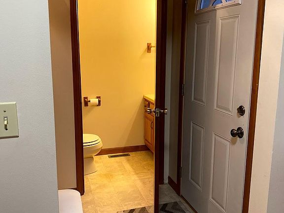 Entryway/half bath room