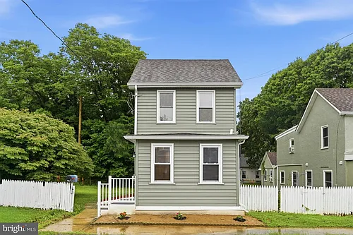 705 Forrest Ave Photo 1
