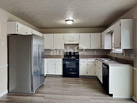 3rd image of 403 Wooded Valley Ct