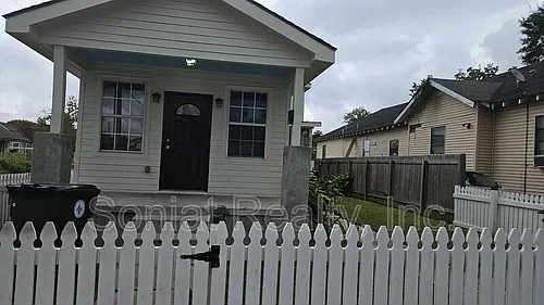 8637 Belfast St Photo 1