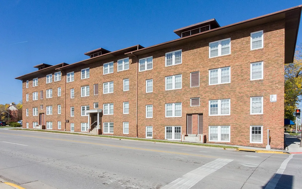 Building Photo - Suites on Lincoln Way