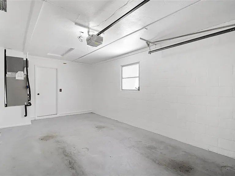 1028 Lillian St — Photo 24