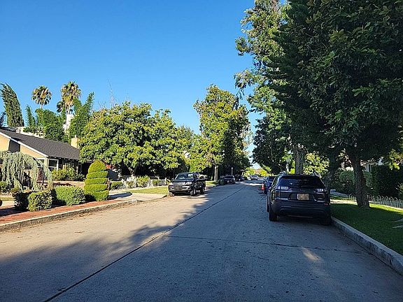 4th image of 14452 Greenleaf St