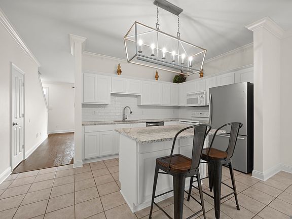 3rd image of 2133 Plantation Ln