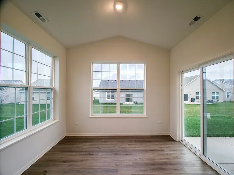 14347 Clover Ave — Photo 9