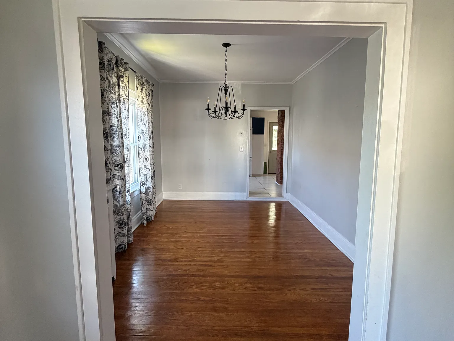 3 bed, 2200 sqft, $2,100 — Photo 3