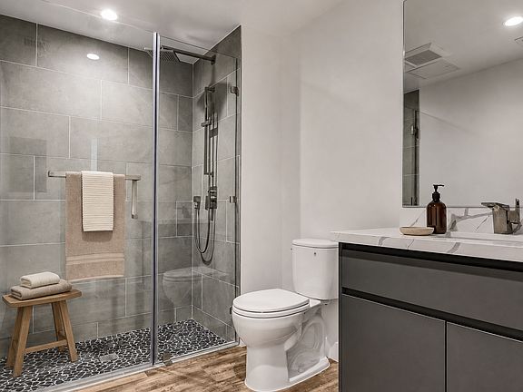 4th image of 1537 S Wilton Pl #202