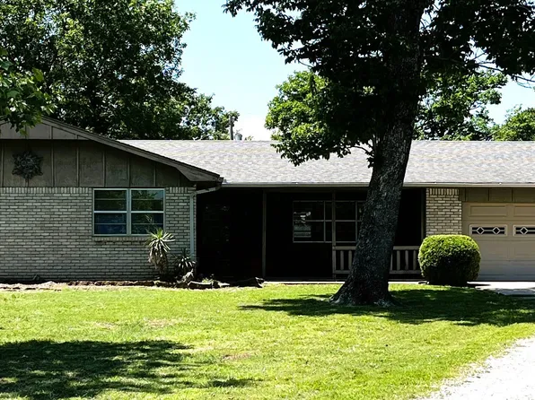 1601 N Kiowa St, Chouteau, OK 74337