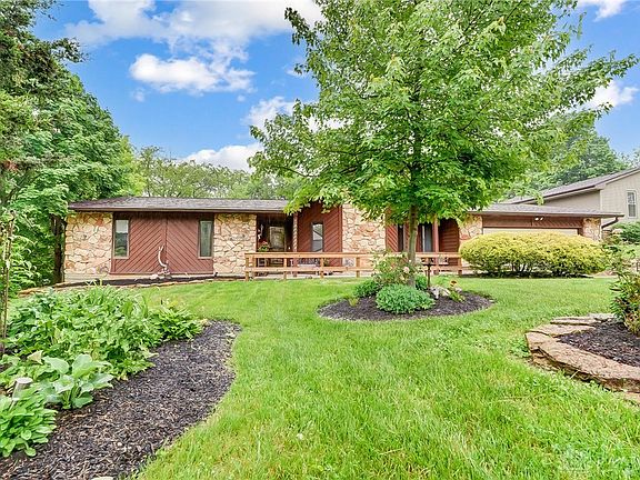 4th image of 536 Queen Eleanor Ct