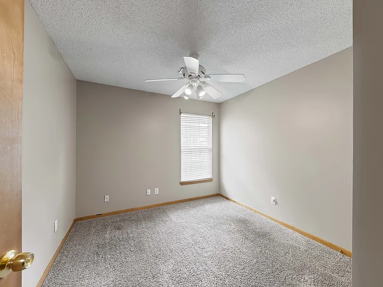 948 N Pine St — Photo 21
