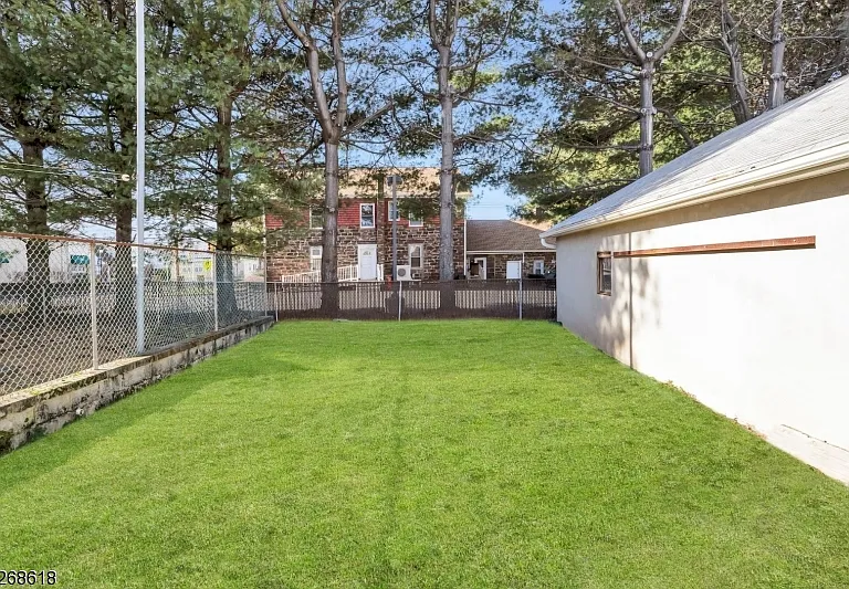 42 Newby Ave — Photo 10