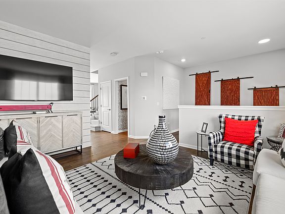5th image of 3909 Neubauer Dr #202