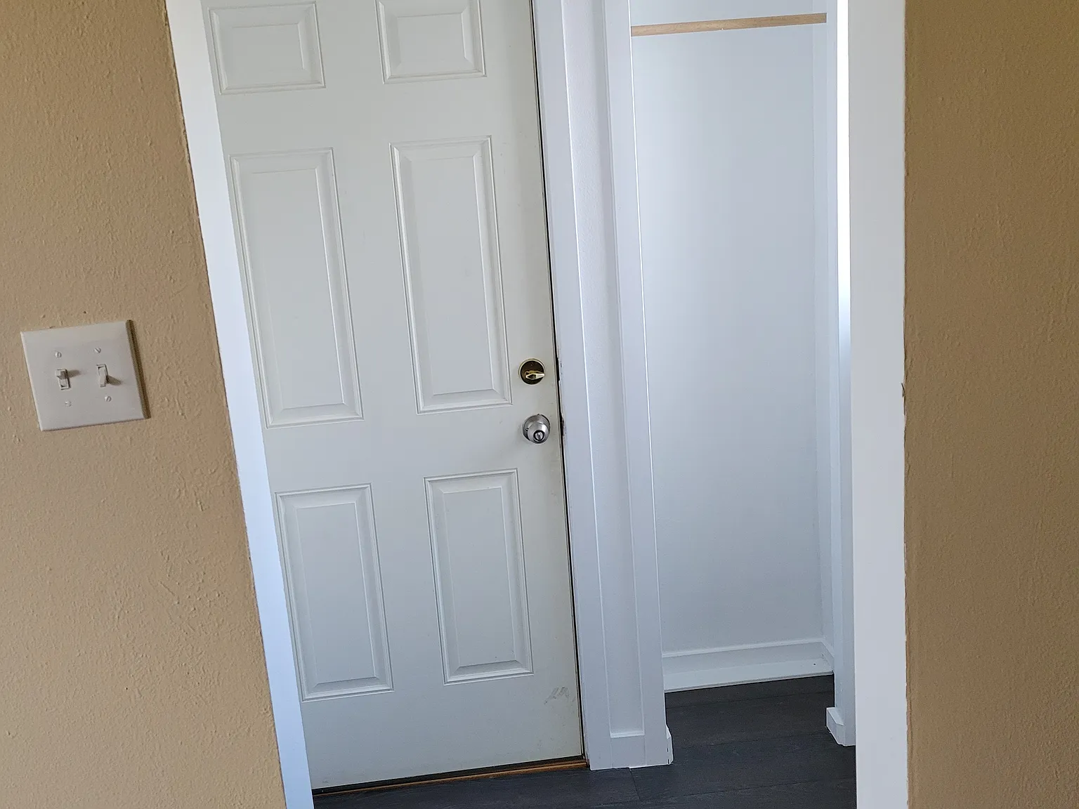 1bd 1.75ba Large Detached Garage, Fenced Yard. — Photo 4