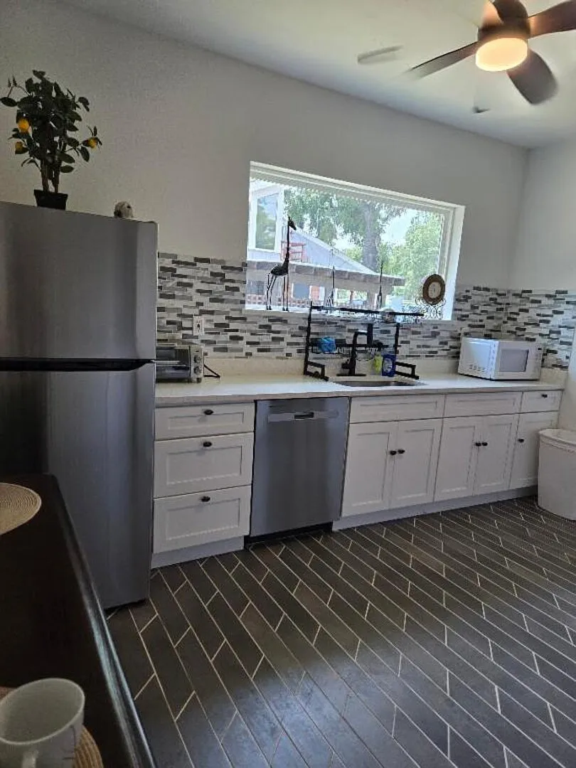 Lindy Ln House — Photo 2