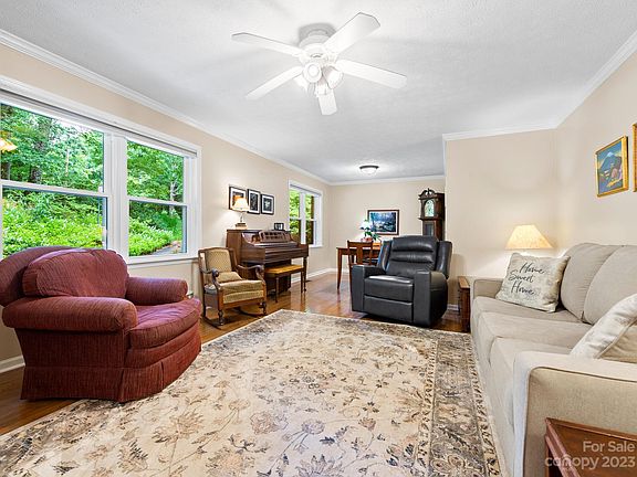5th image of 262 Foxhunt Ln