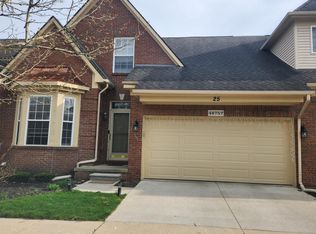 48757 Stonebriar Dr #48757, Canton, MI 48188
