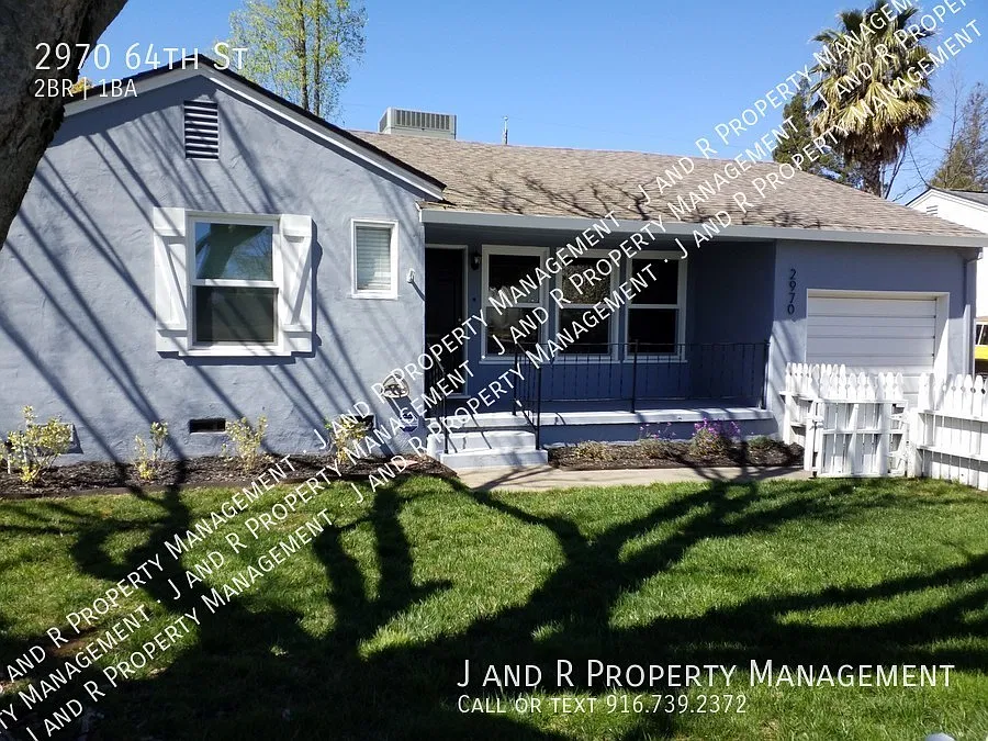 2 Bedroom in Tahoe Park — Photo 2