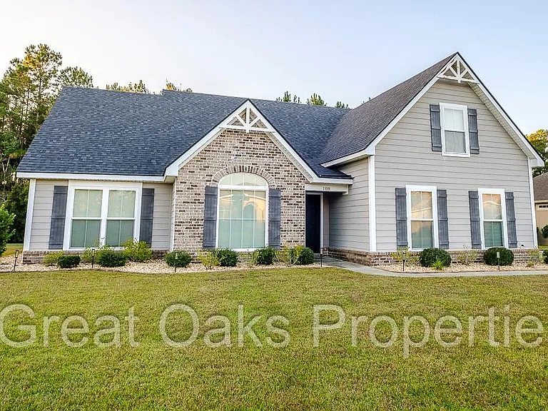 108 Wellington Cir — Photo 1