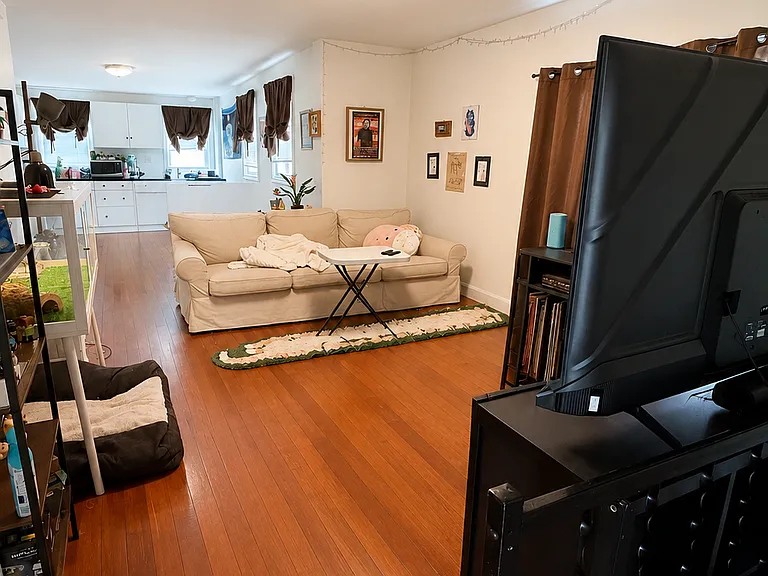 112 Windmill St — Photo 3