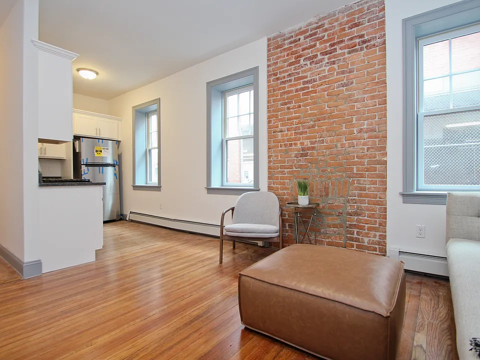 246 Lawrence St #2