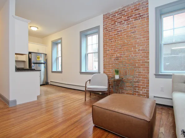 246 Lawrence St APT 2, Hartford, CT 06106