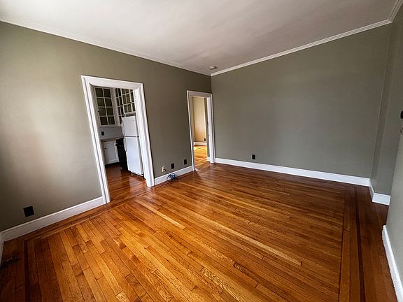 4th image of 263 Pine St