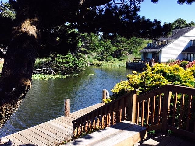 1st image of 180 SE Highway 101 APT 11