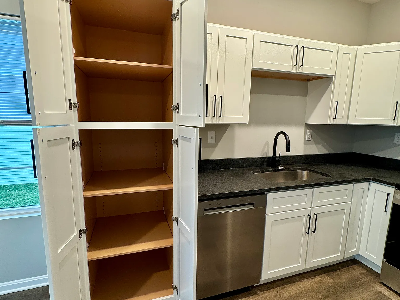 3 bed, 1380 sqft, $2,375 — Photo 3