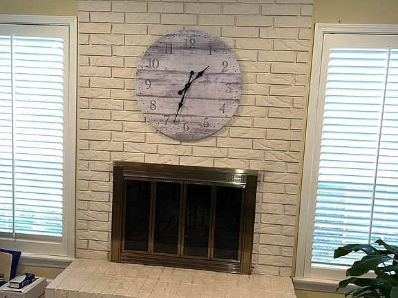 3rd image of 606 Greenbriar Dr
