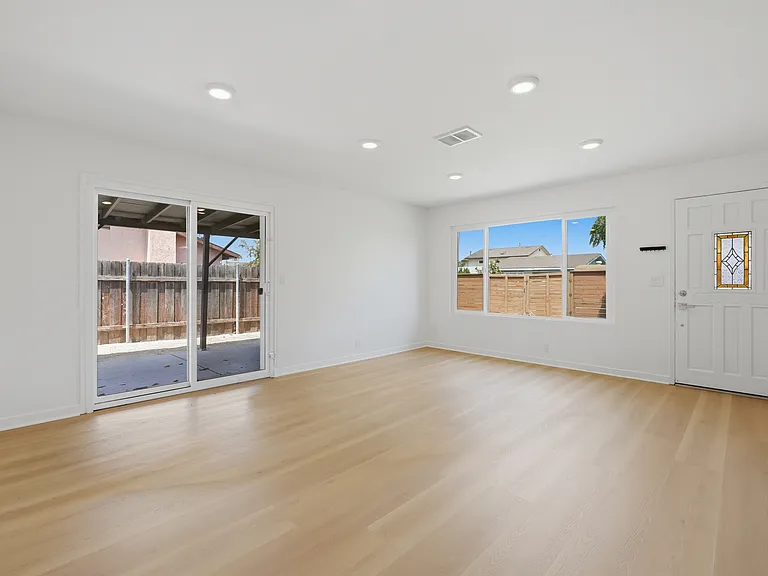 788 Thermal Ave — Photo 2