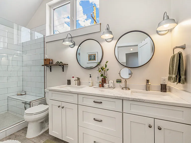 Upstairs bathroom