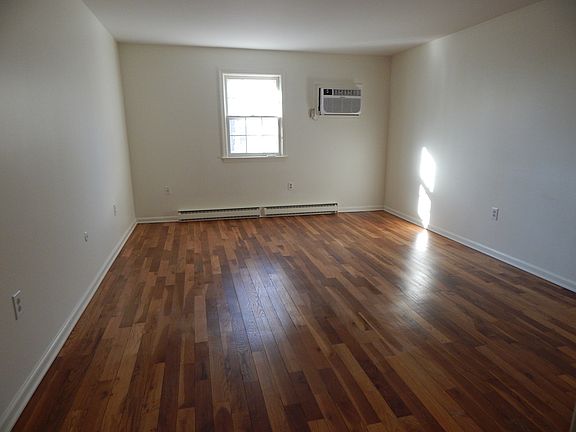 5th image of 1064 Wayne Ave #1082