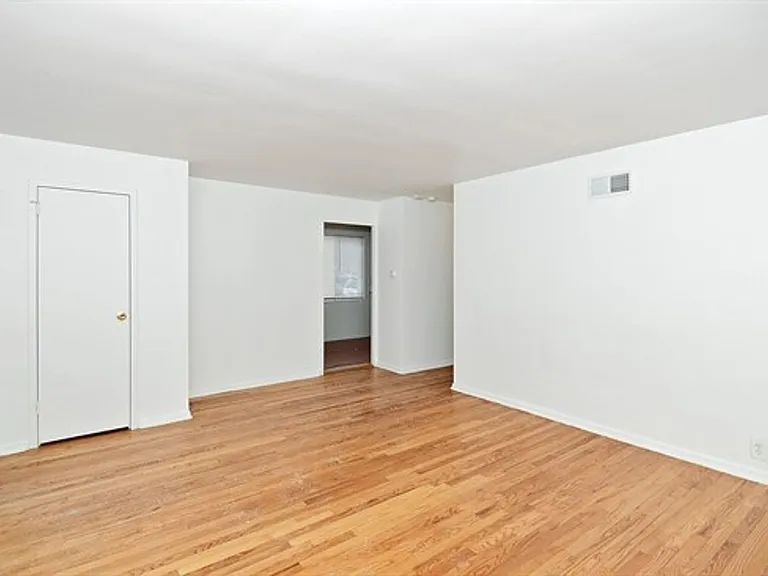 Oakwood Townhomes — Photo 22