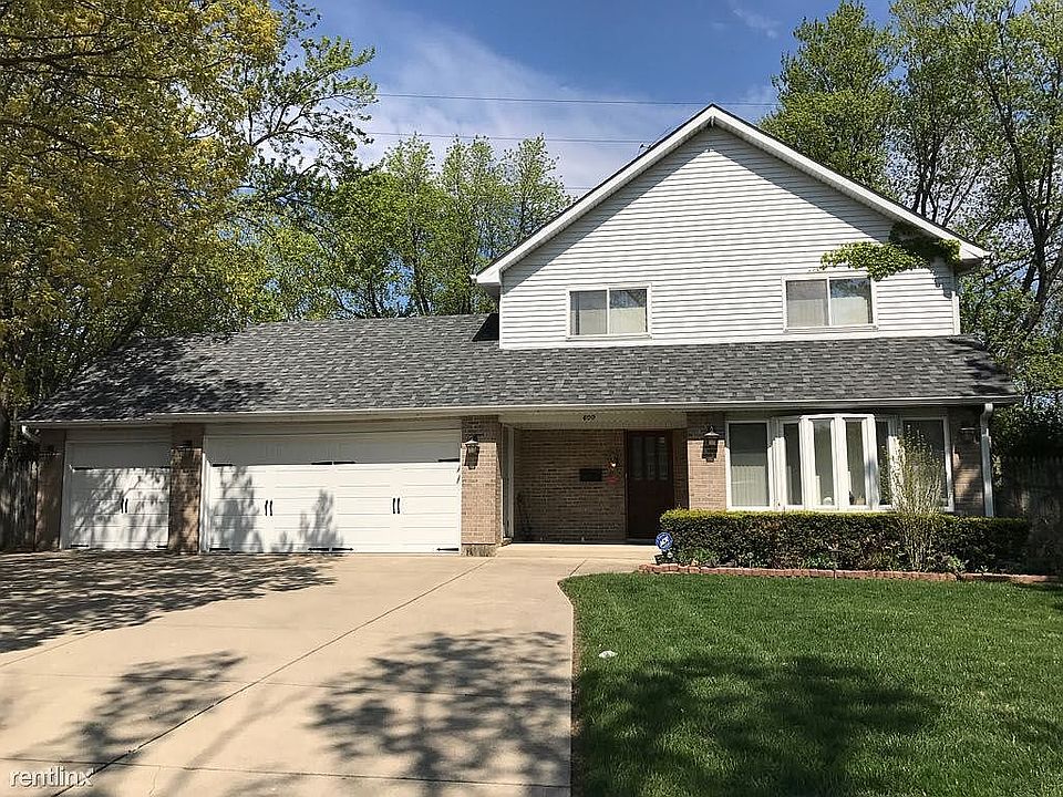 3 Car garage with new doors