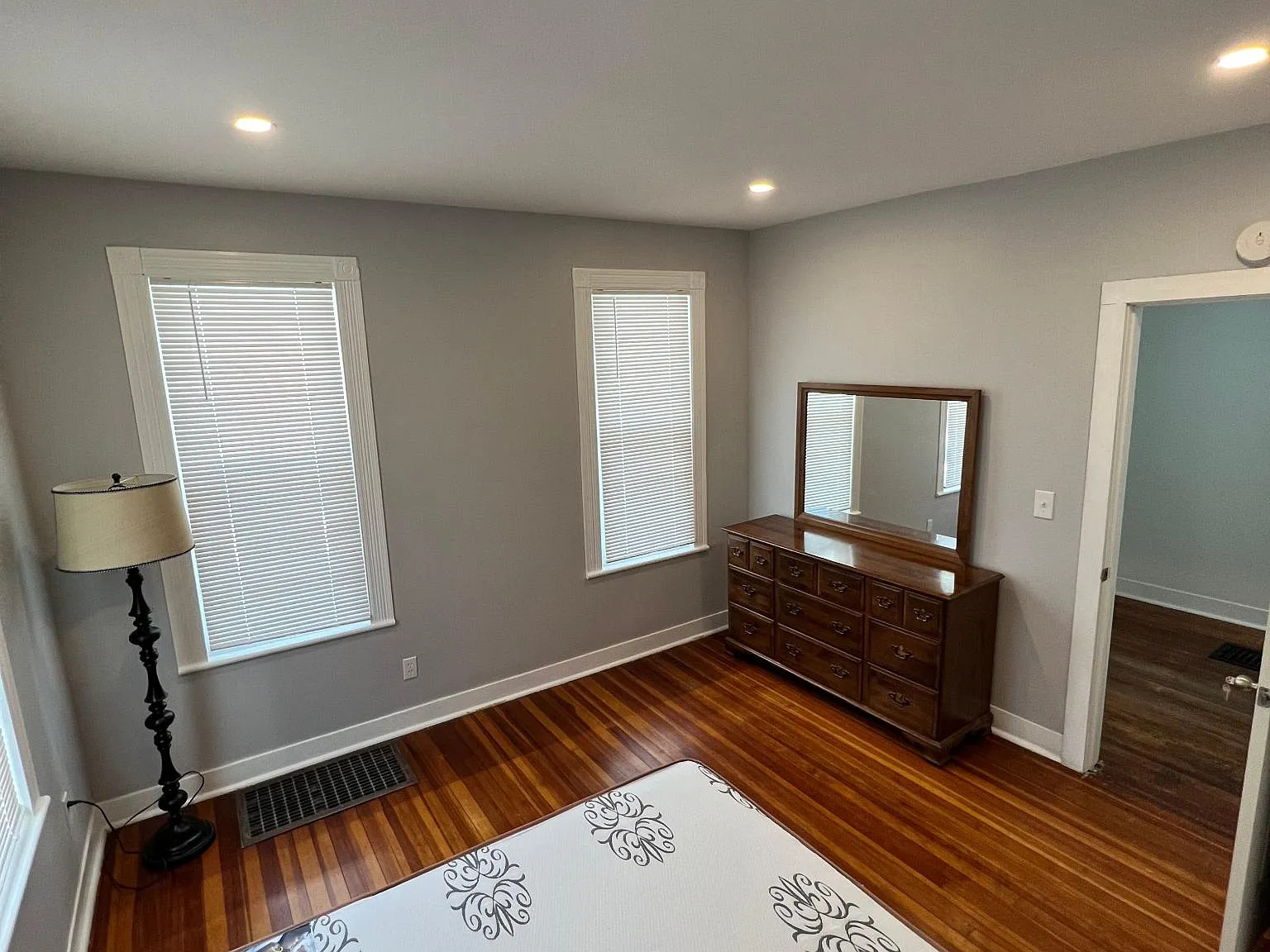 86 Leroy St — Photo 4