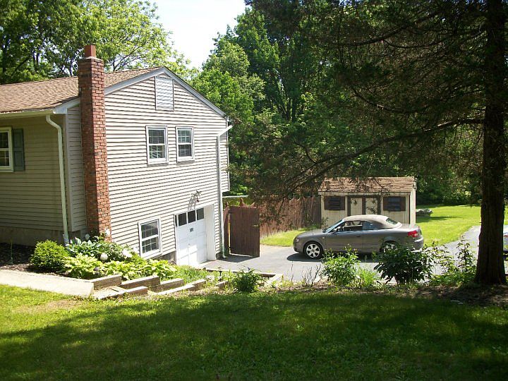 2nd image of 916 Route 517