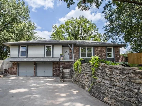 500 NW Brett Cir, Blue Springs, MO 64014