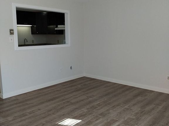 2nd image of 528 Baker St APT 101