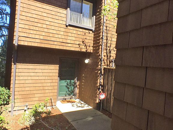 Entry to #17 Lodge Lane