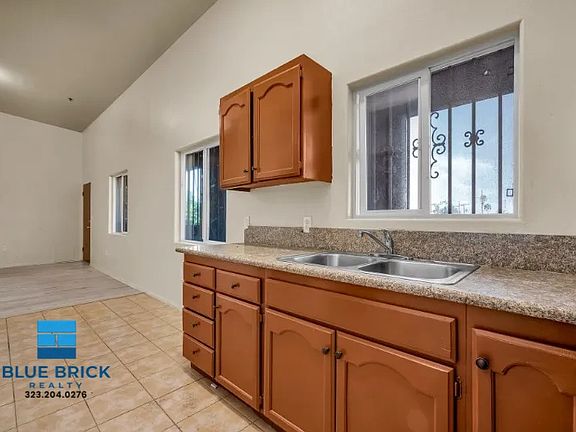 2nd image of 5869 S Figueroa St APT 3