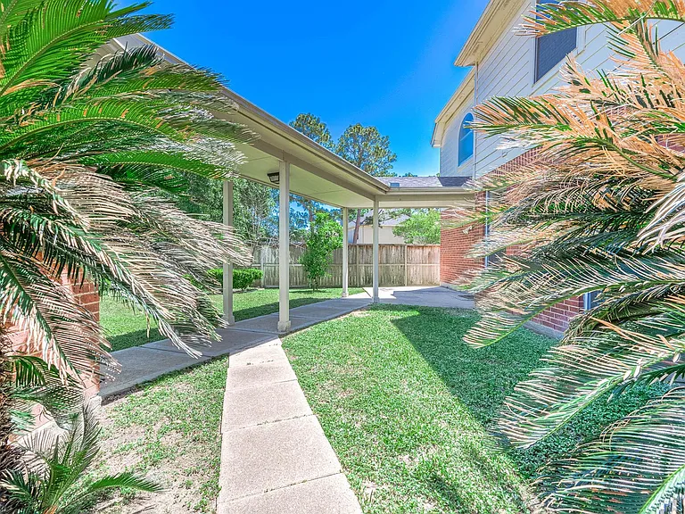 7902 Feather Springs Dr — Photo 40