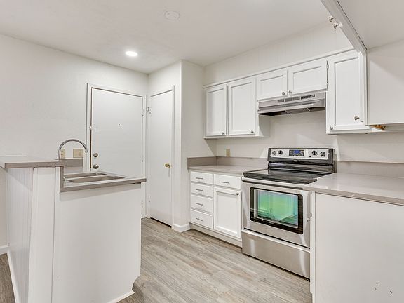 4th image of 1018 Poplar St
