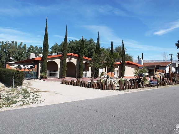 3rd image of 67650 Club House Dr
