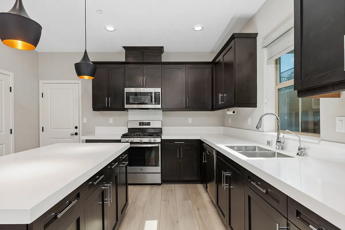 3 bed, 1716 sqft, $4,700 — Photo 1