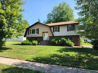 34 Bluebell Ct, Paramus, NJ 07652