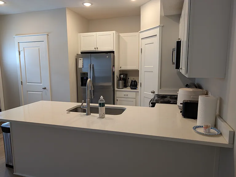2102 Sherwood Ave #2102 — Photo 2