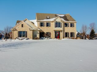 406 Prairie Grass Ct, Hartland, WI 53029