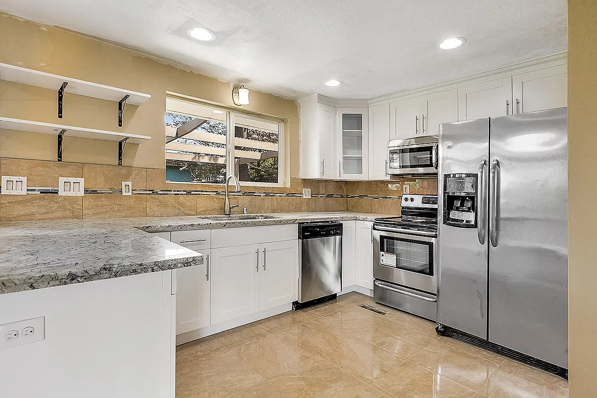 6204 S 118th Pl — Photo 3
