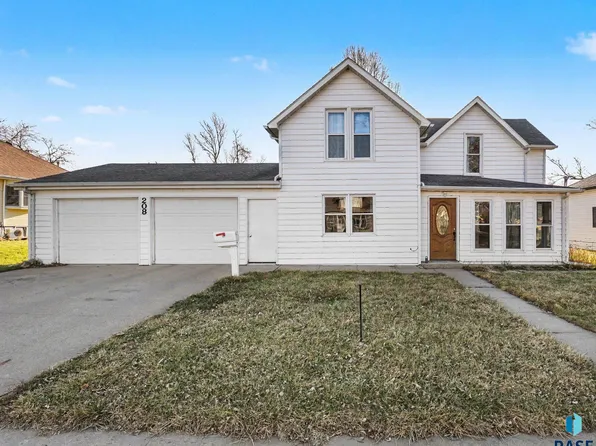 208 S 3rd St, Beresford, SD 57004