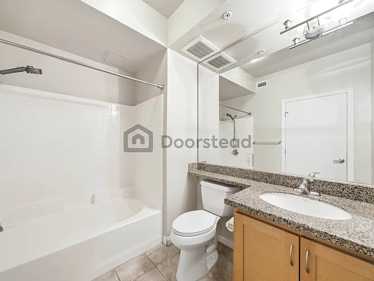 450 J St #5101 — Photo 32